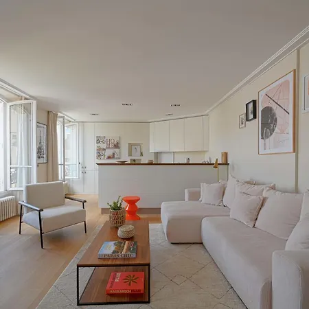 Magnifique Champs Elysees Apartment Paris